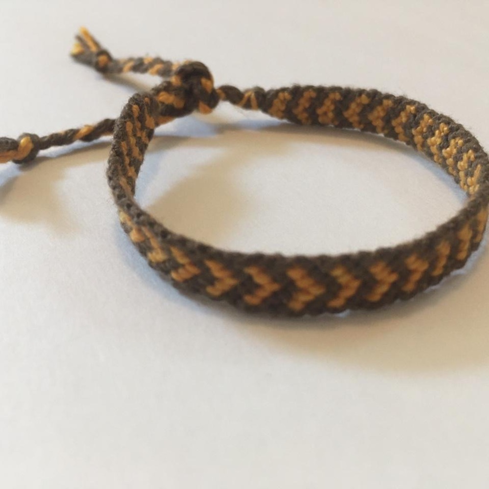 Bordered Arrow Bracelet